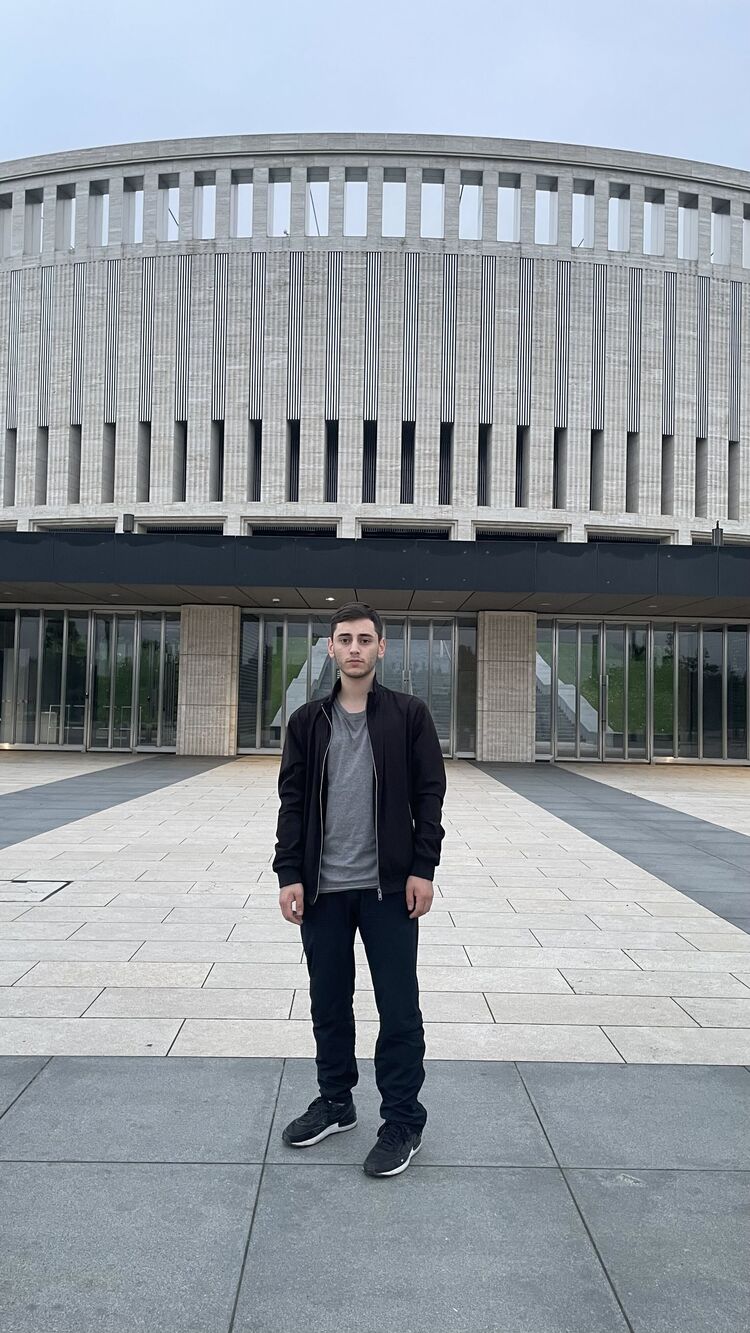  ,   Vlad, 21 ,   ,   