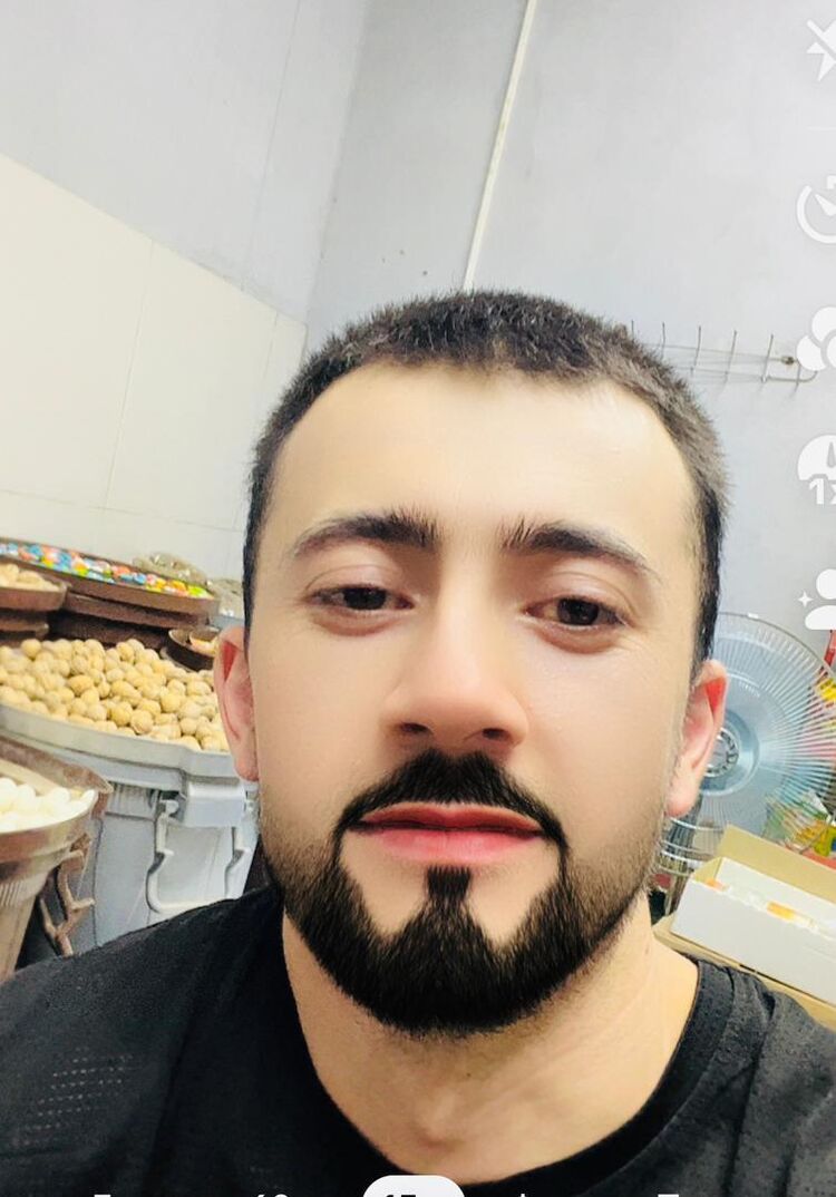  49495253  Miron, 26 ,    