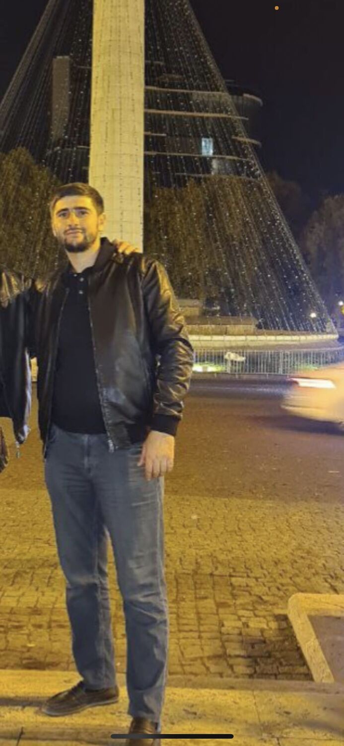 ,   Ali, 32 ,   ,   