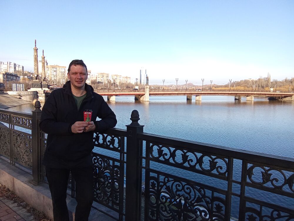  ,   Anton, 37 ,   ,   