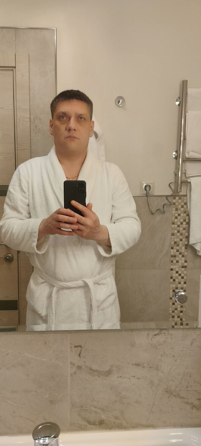  41512833  Artyom, 43 ,    