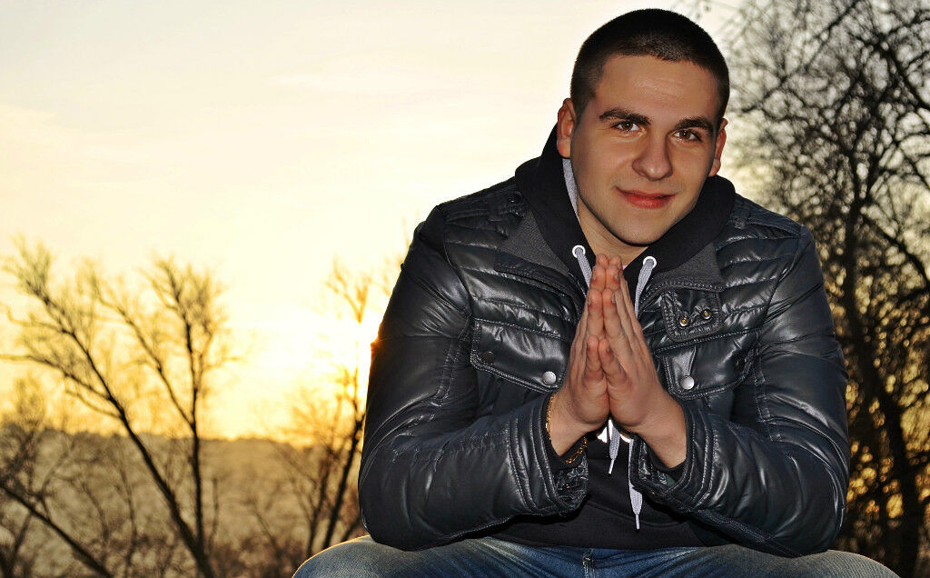  4363983  Max, 33 ,    