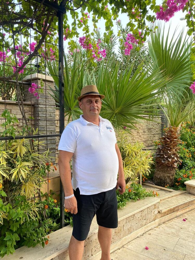  48575683  Luca Grigore, 41 ,    