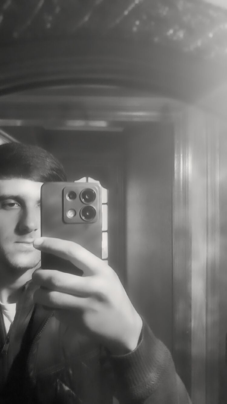  52967443  Adam, 24 ,    