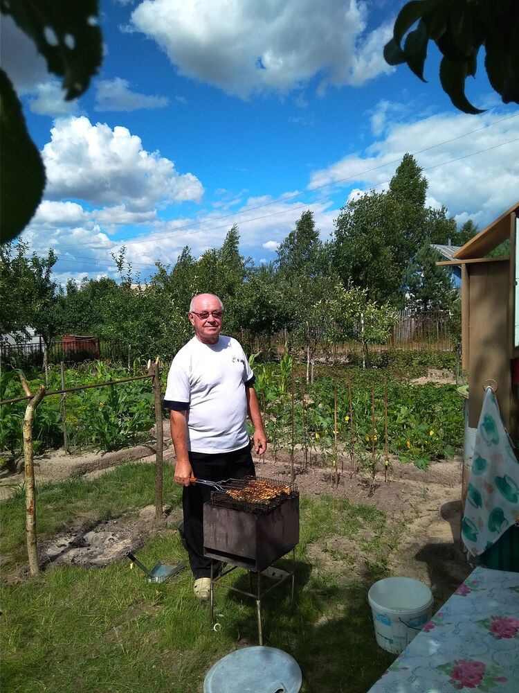  17499633  Nikolay, 68 ,    