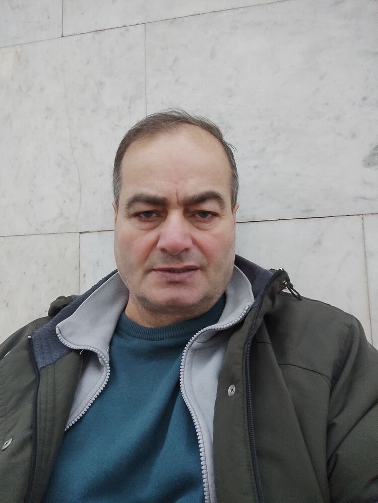  48973633  Sedat, 51 ,    