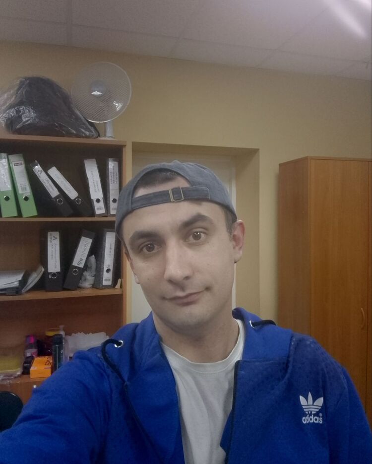  53570023  Stanislav, 36 ,    