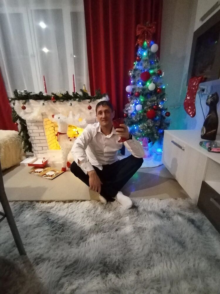  49682343  , 42 ,    
