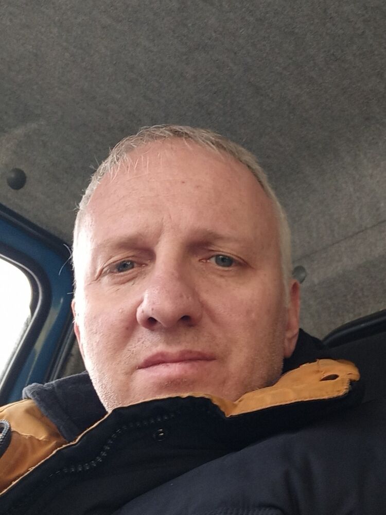  18905693  , 52 ,    
