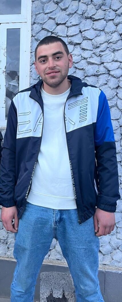  51446653  Grisha, 24 ,    