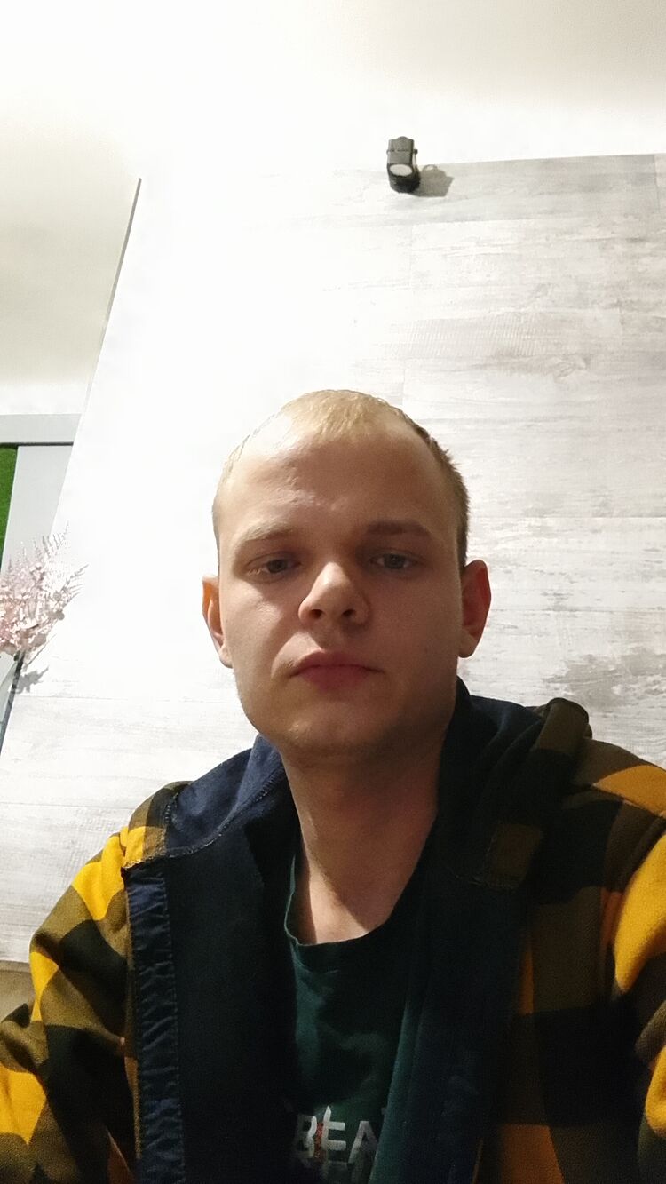  40322393  Mikhail, 31 ,    