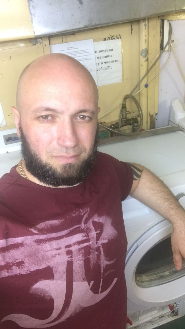  37084593  Ivan, 41 ,    