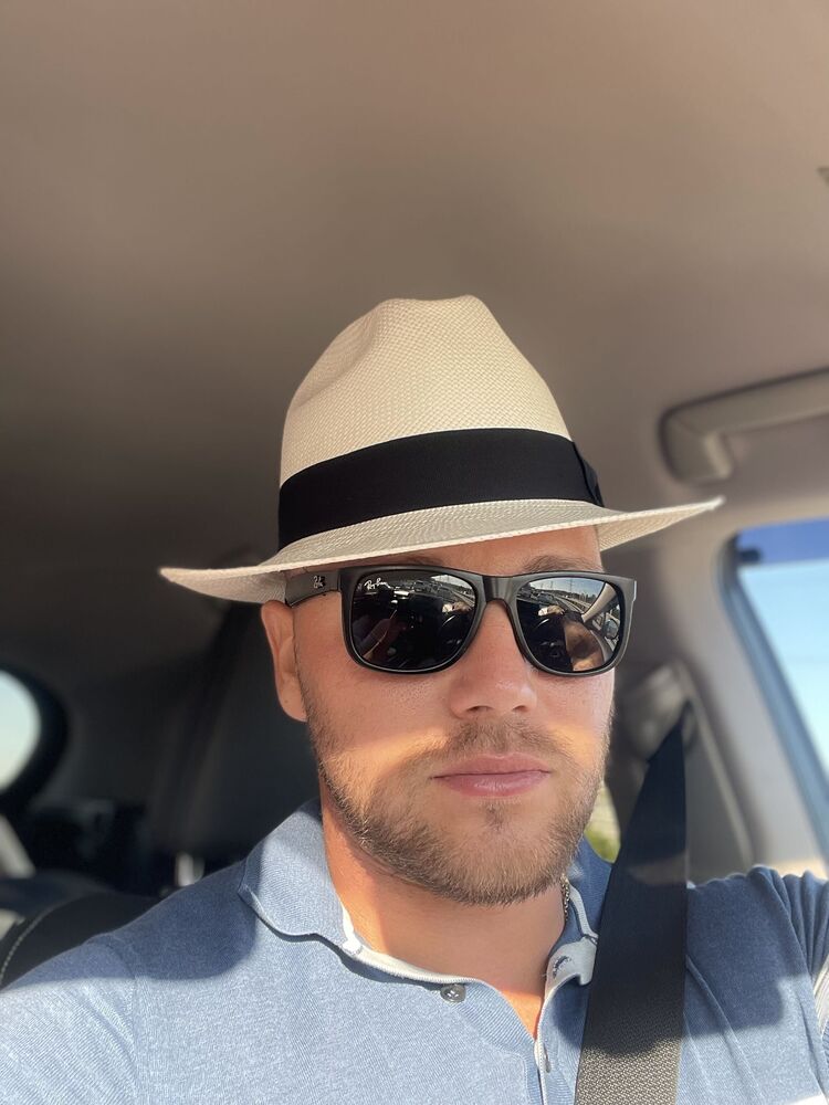  45470763  Alex, 32 ,    