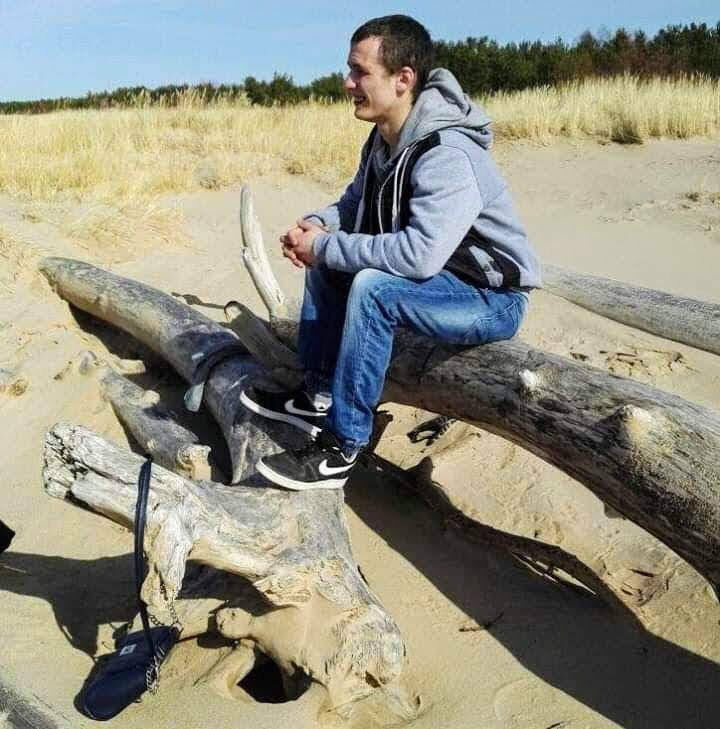  22607233  Andrei, 30 ,    