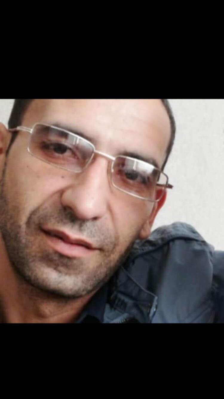  44301393  Arman, 43 ,    