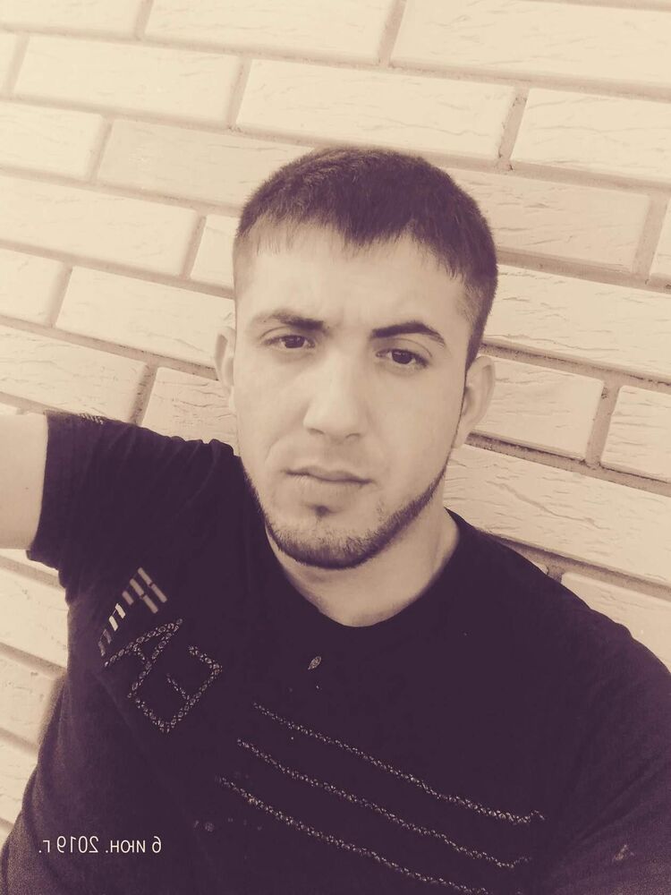  46532953  Sergiu, 32 ,    