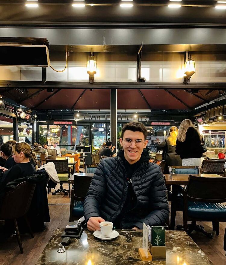  ,   Mert, 21 ,   ,   