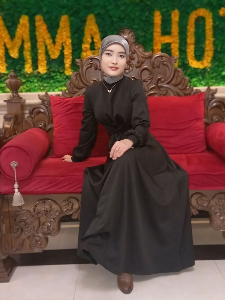  ,   Parvina, 25 ,     , c 