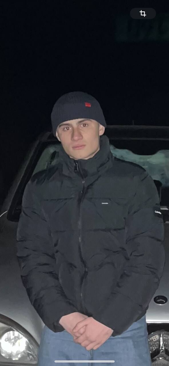  50240273  Alex, 20 ,    