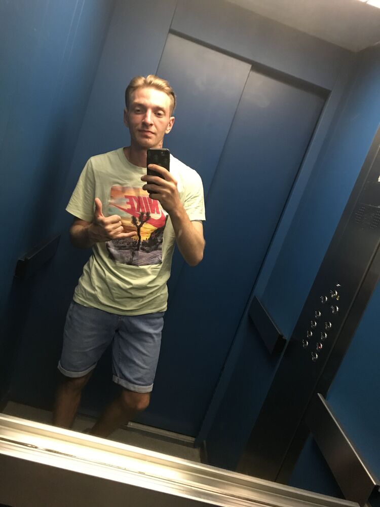  28942683  , 27 ,    Praha
