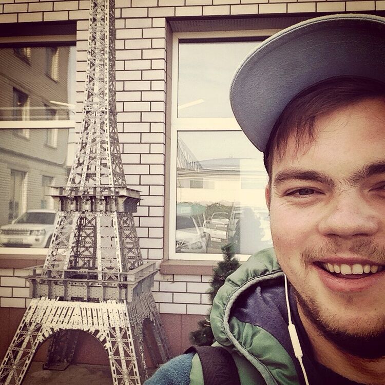  ,   Viktor, 33 ,   