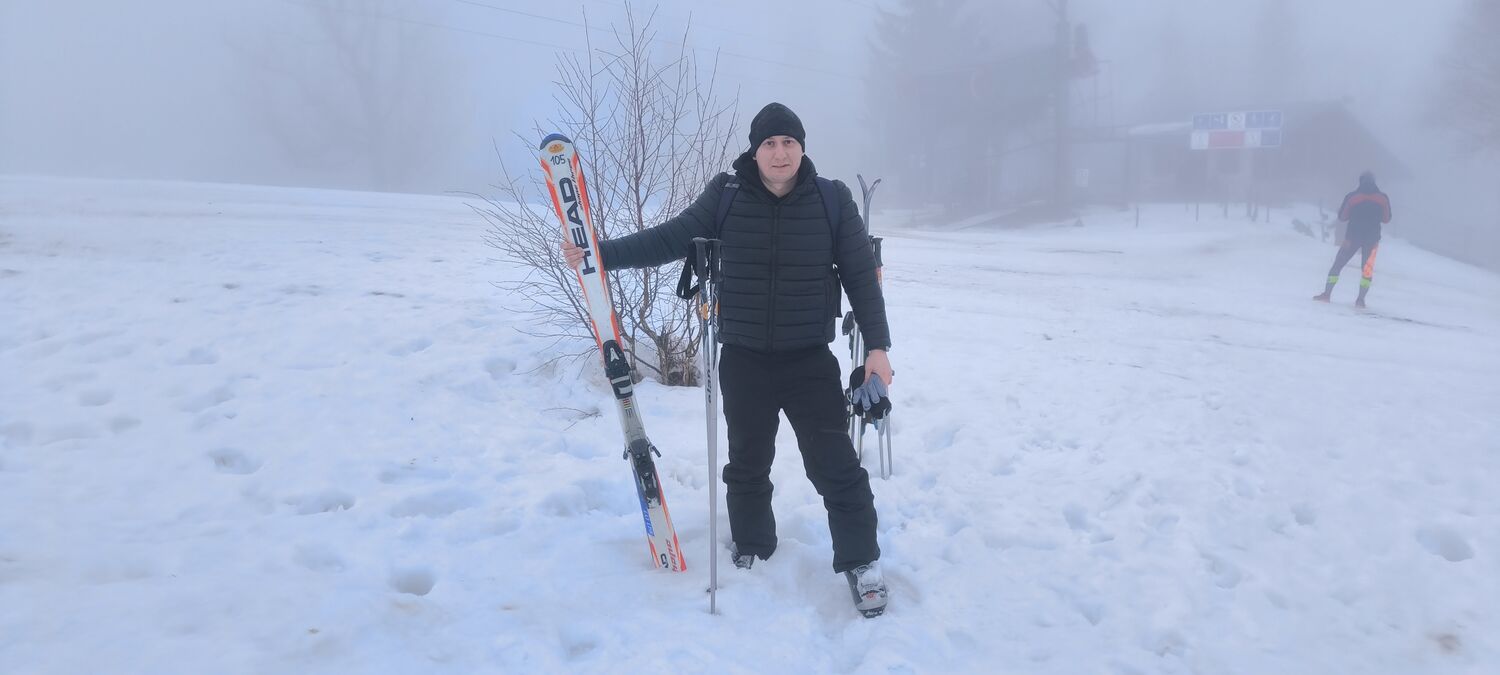  ,   Denys, 37 ,   ,   , c 