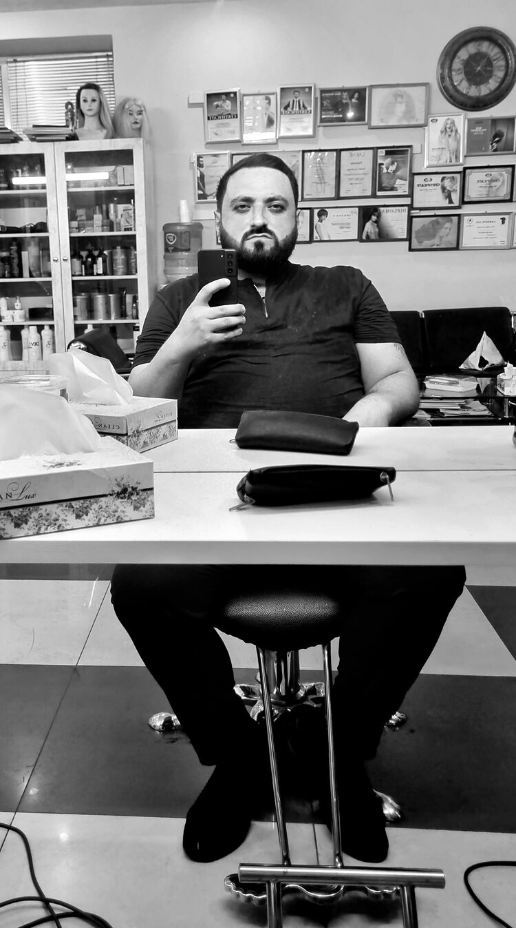  48640253  Bagrat, 35 ,    