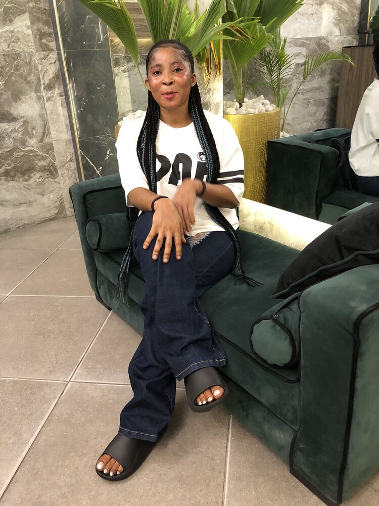  ,   Abena, 24 ,   ,   