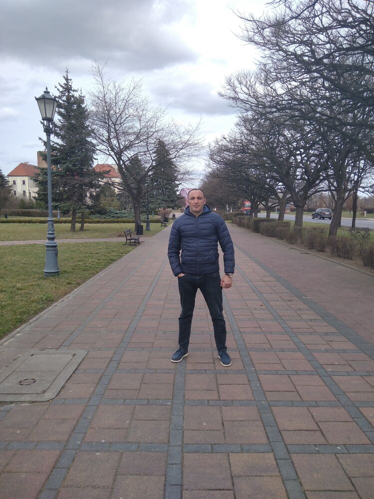  22848903  Rauf, 39 ,    