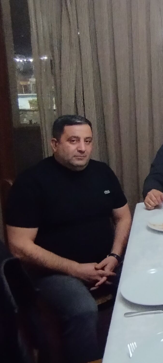  51136273  Elcin, 47 ,    