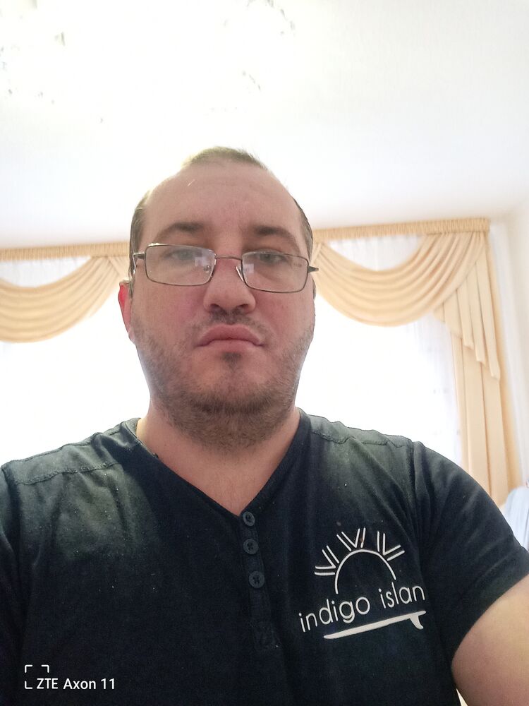  38672113  Konstantin, 44 ,    