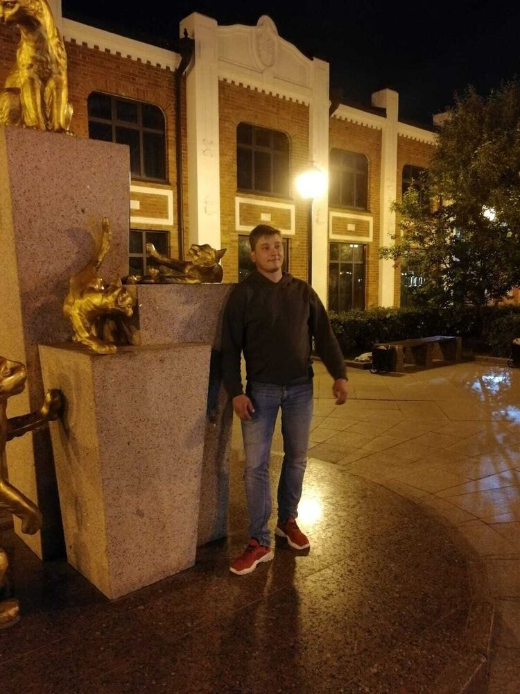  44360433  Ivan, 35 ,    