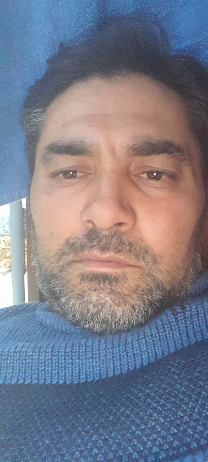  31327133  Adem, 47 ,    