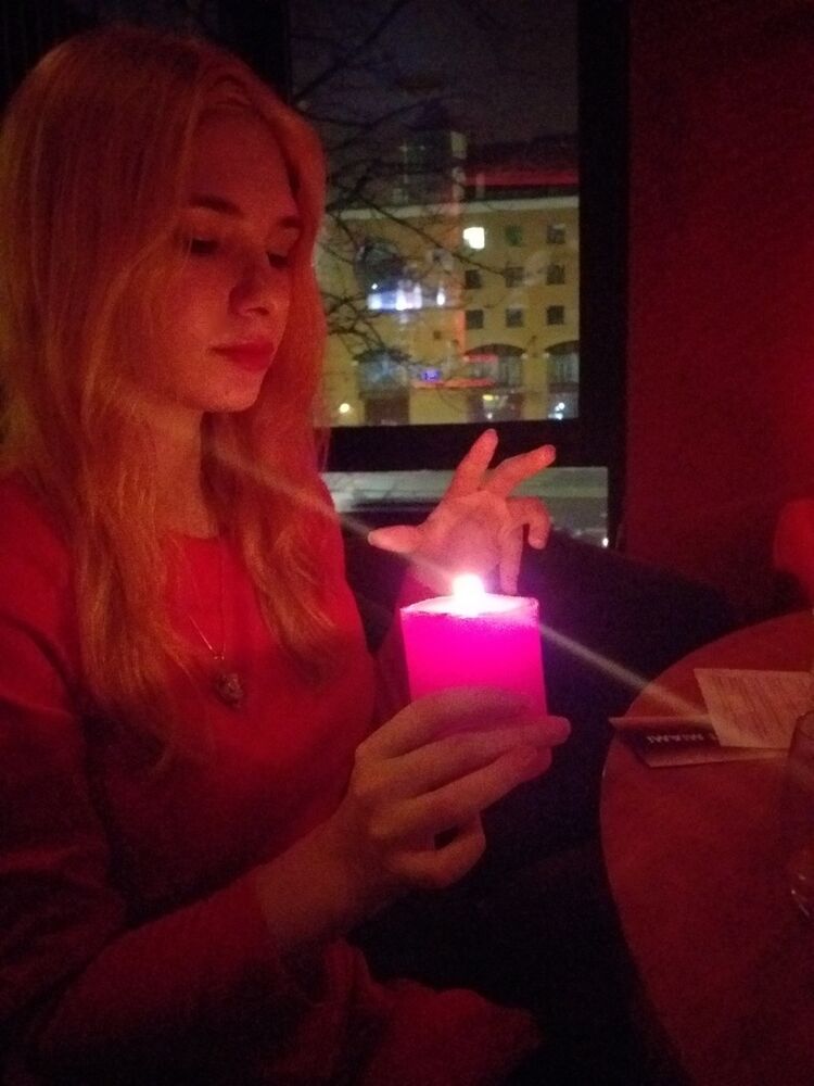  ,   Kira, 24 ,  