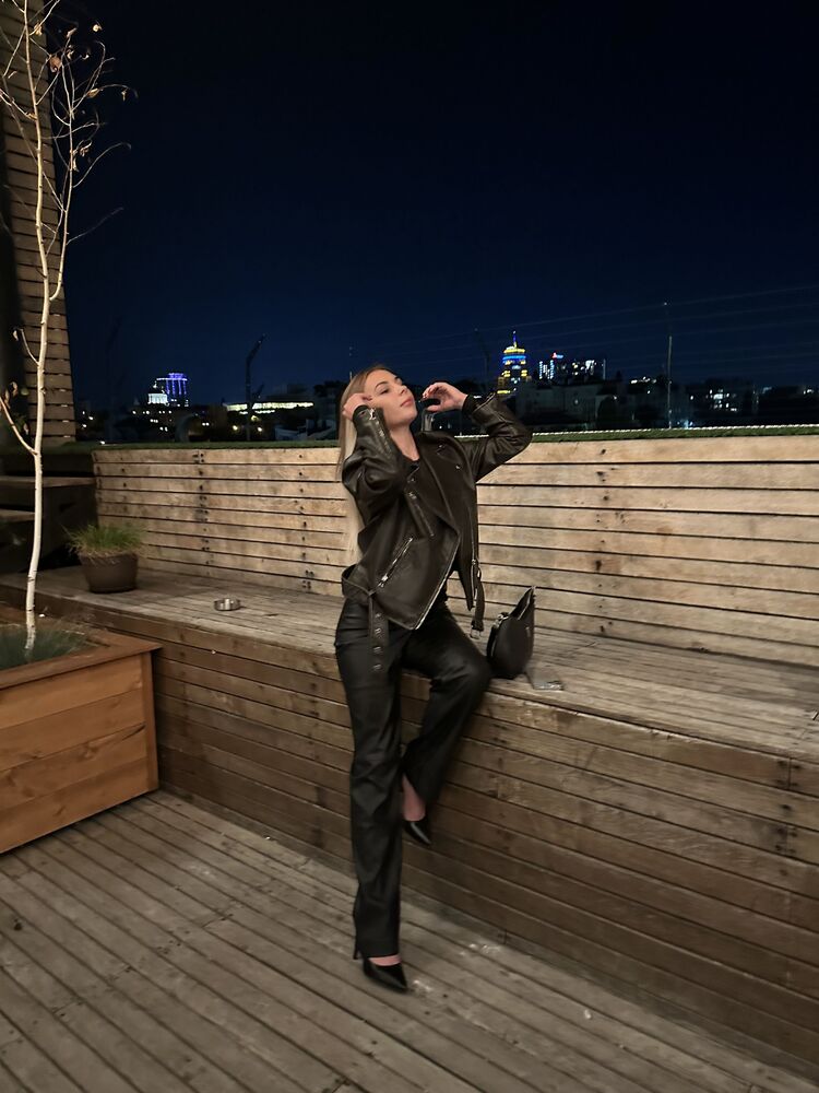  ,   Alina, 27 ,     