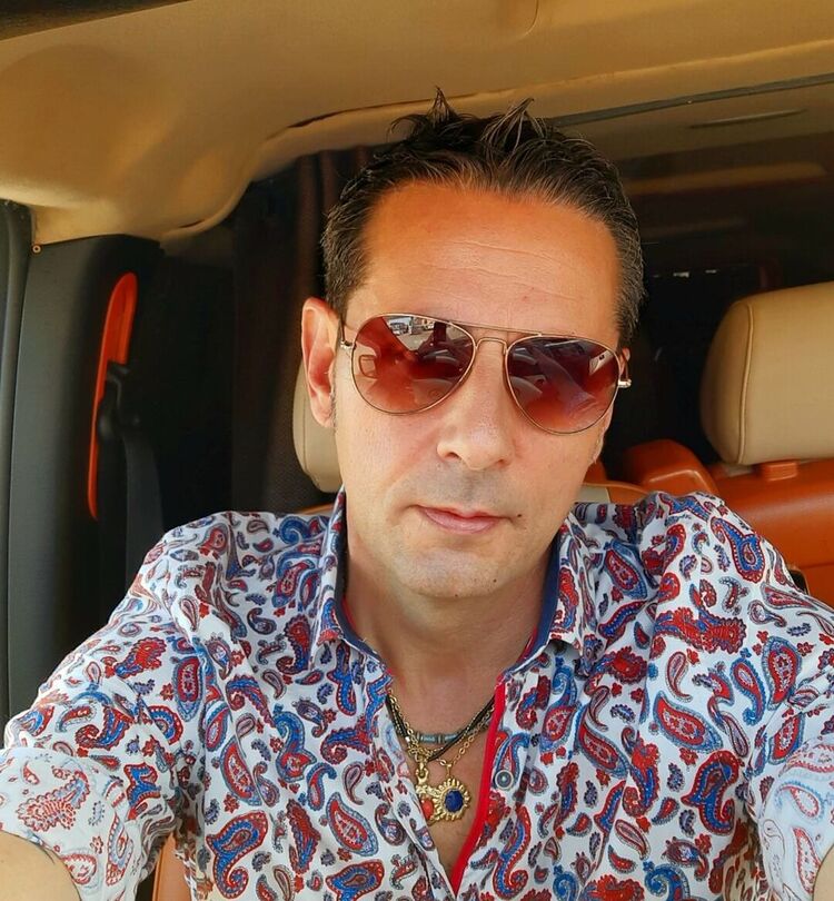  26997903  Ivan, 51 ,    Rome
