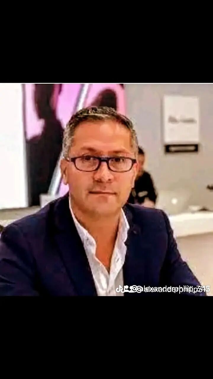  45257713  Alexander, 58 ,    