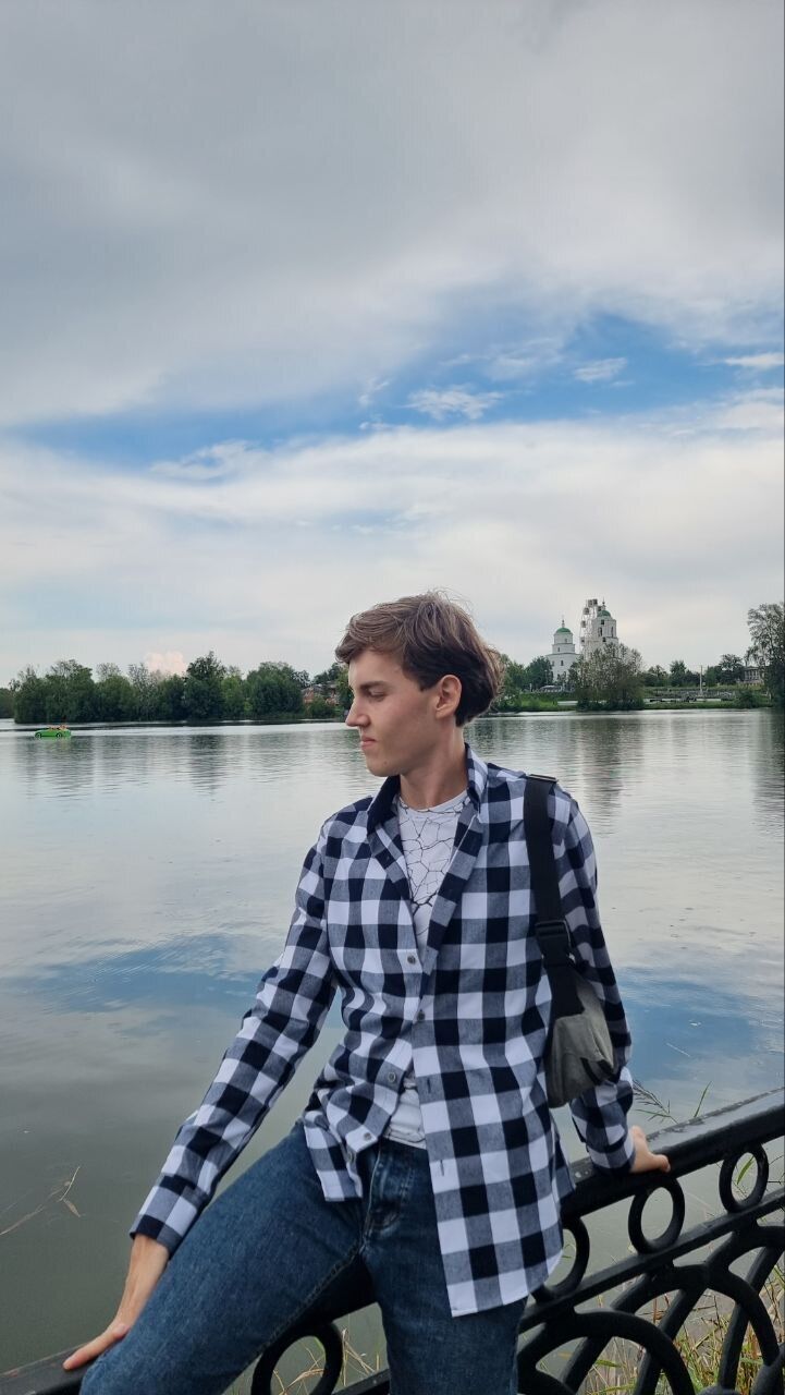  54322313  Alexander, 21 ,    