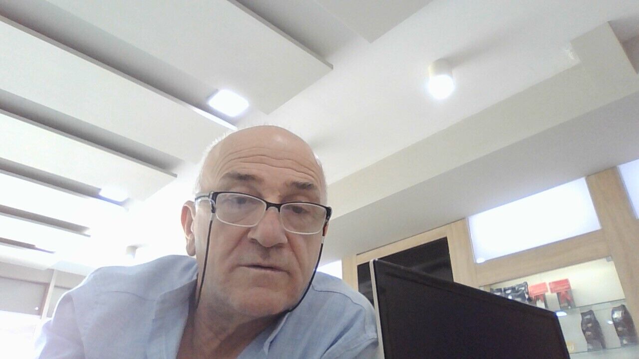  41039883  Zurab, 47 ,    