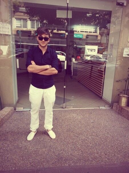  4333593  Artur, 33 ,    Ramat Gan