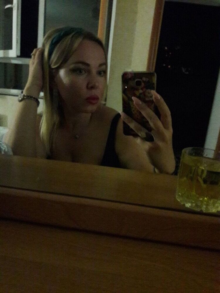  33347333  Luna, 45 ,    Limassol