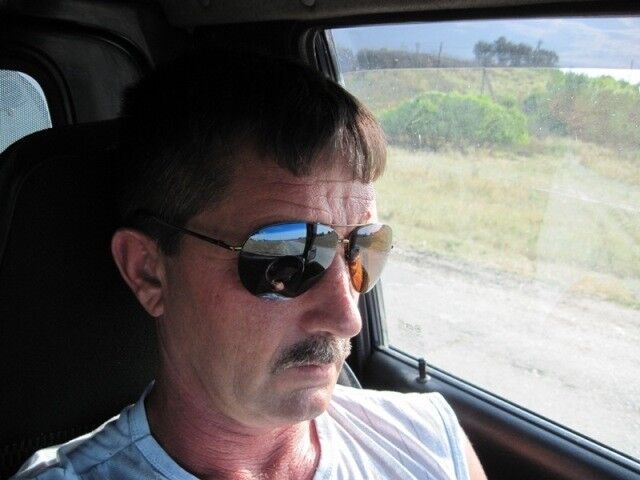  12308433  Viktor, 53 ,    