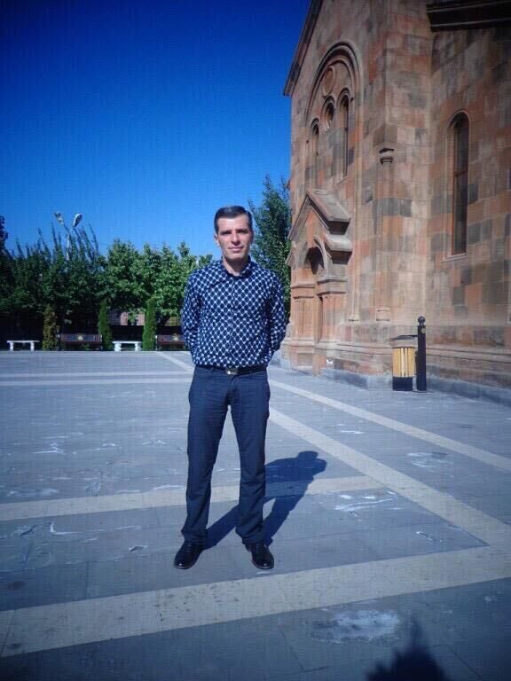  38927173  Artyom, 49 ,    
