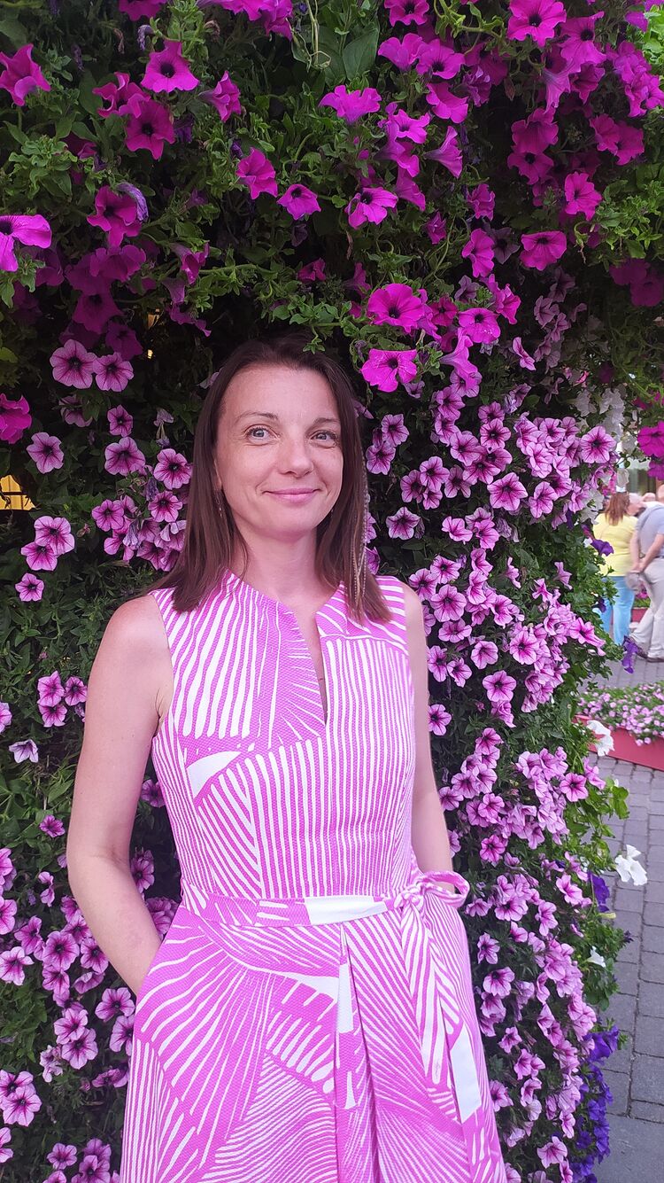  ,   Zoya, 47 ,   ,   