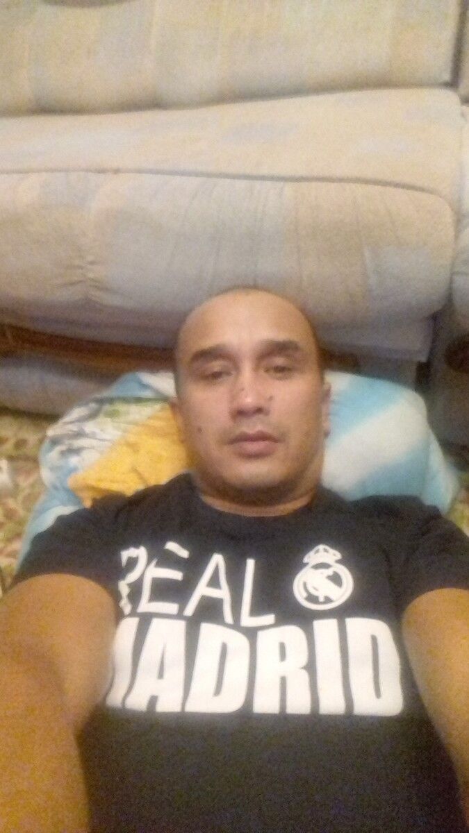  10499093  Ramis, 42 ,    