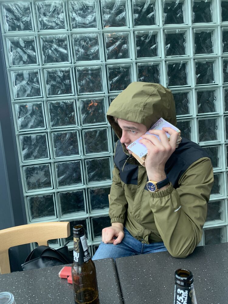  32322643  , 28 ,    