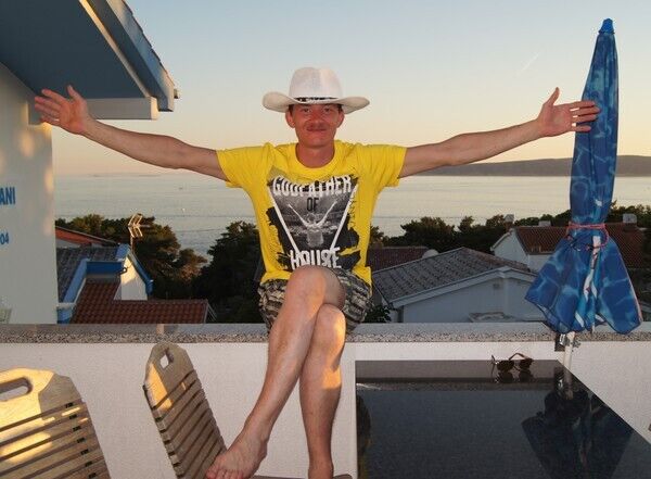  27645223  Yevgeniy, 46 ,    