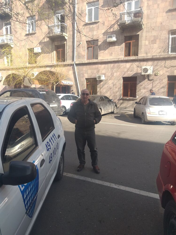  25281423  Artur, 52 ,    