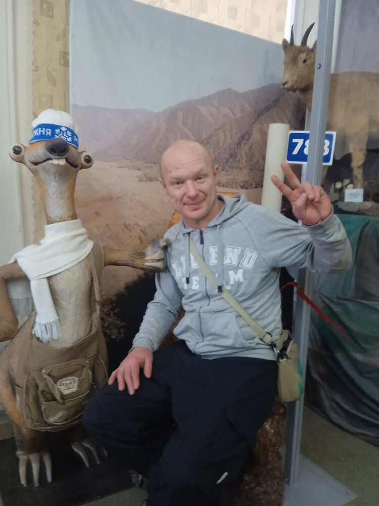  30999893  Vyacheslav, 45 ,    