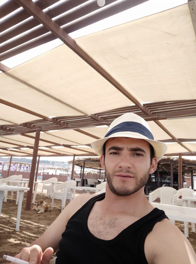  17599053  Zaur, 37 ,    
